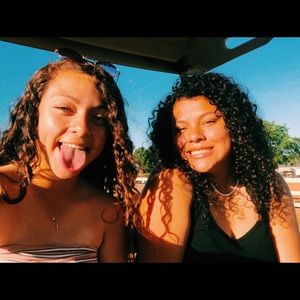 Meet your Posher, Lea